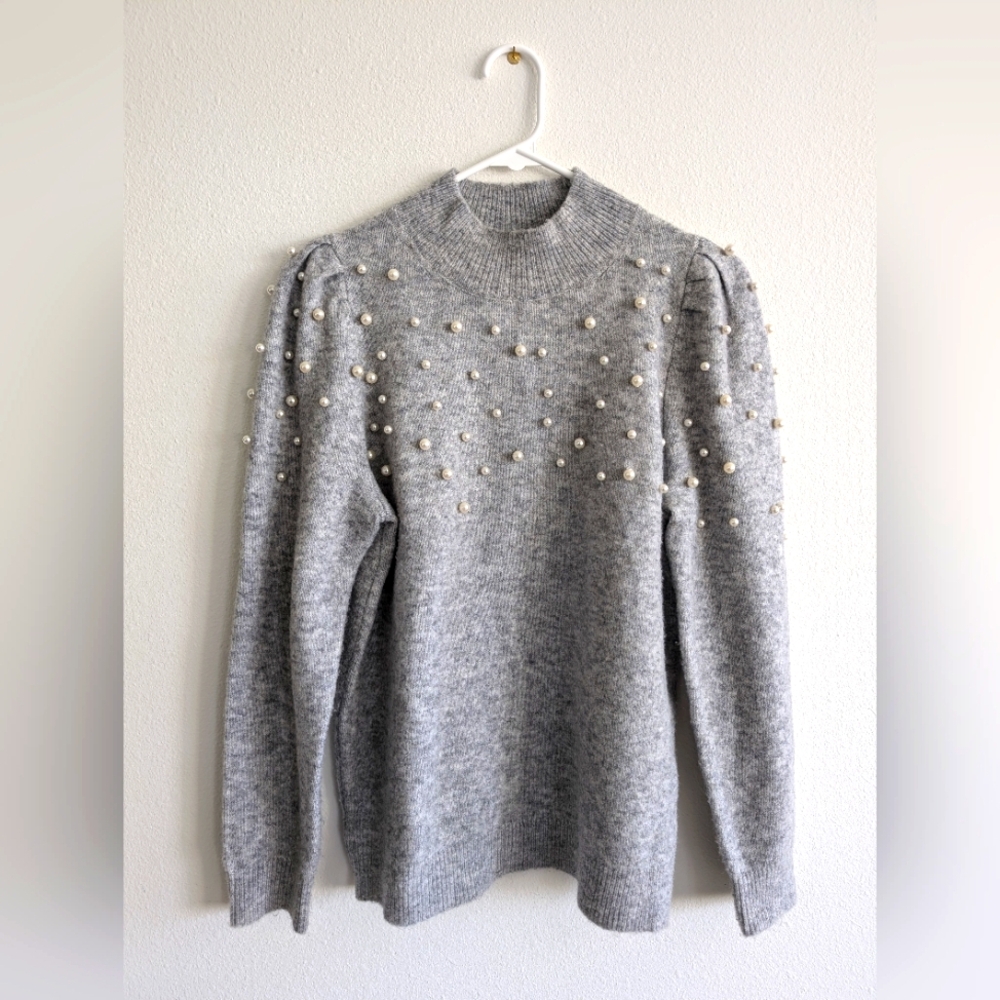 Ann Taylor puffed shoulder sweater with faux pearls, Sz MP. Great used condition
